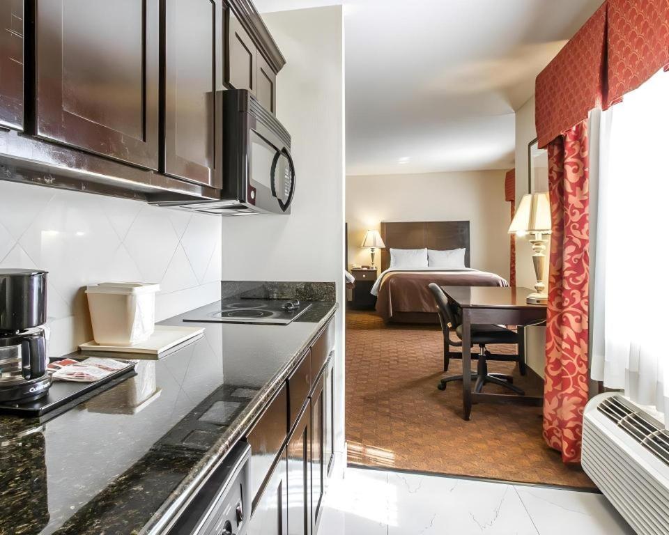 Comfort Inn & Suites Atoka Экстерьер фото